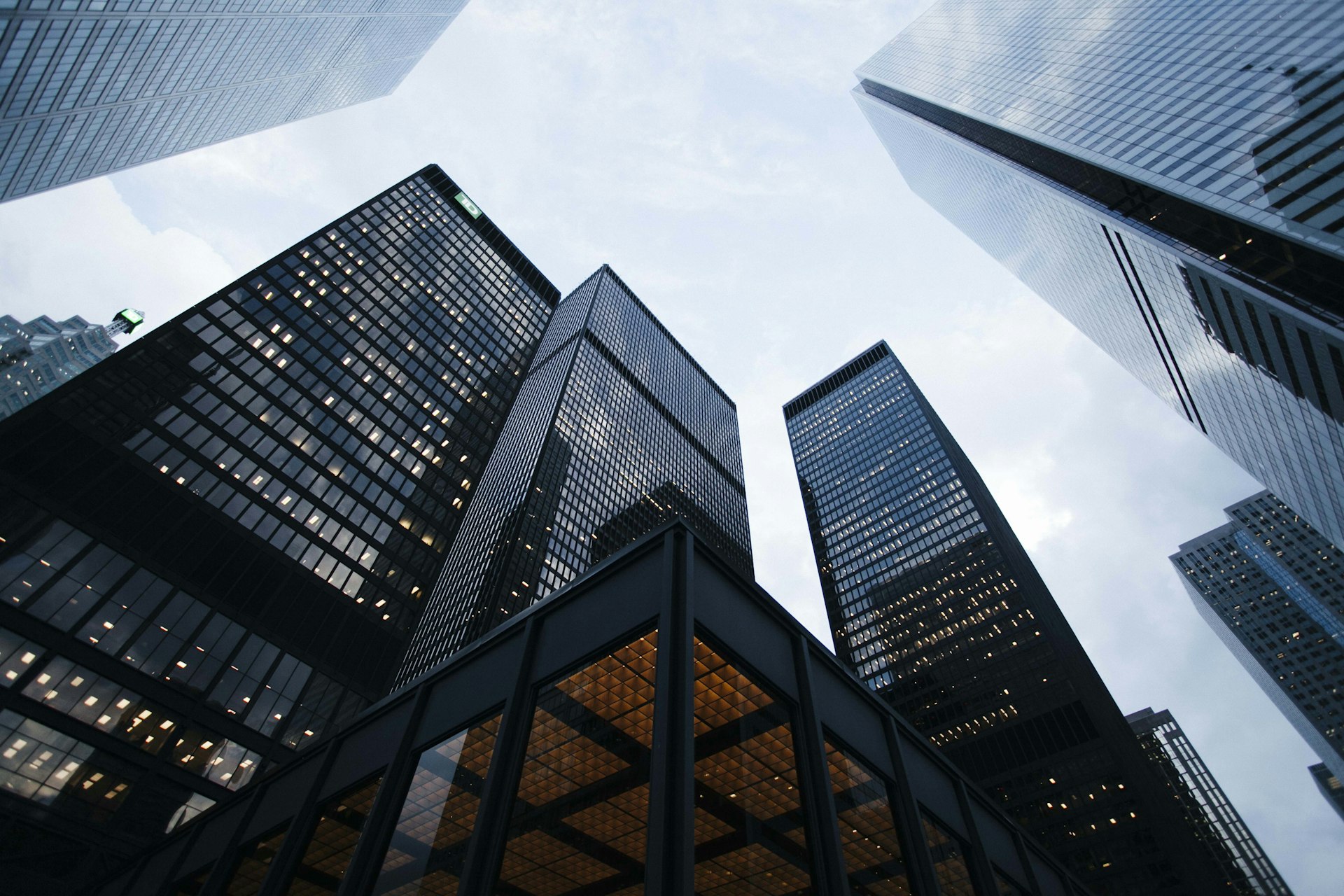 Edifícios corporativos modernos